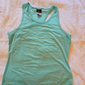 Nike Women’s Dri-Fit Athletic Top Size  Medium Sea Foam Green Workout Shirt EUC